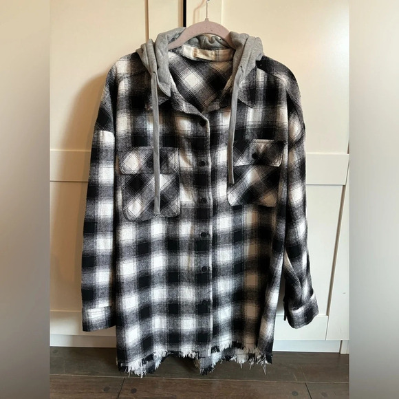Altar'd State Plaid Hooded Jacket Shacket Size Large Cozy Comfy Outdoor - Picture 1 of 4